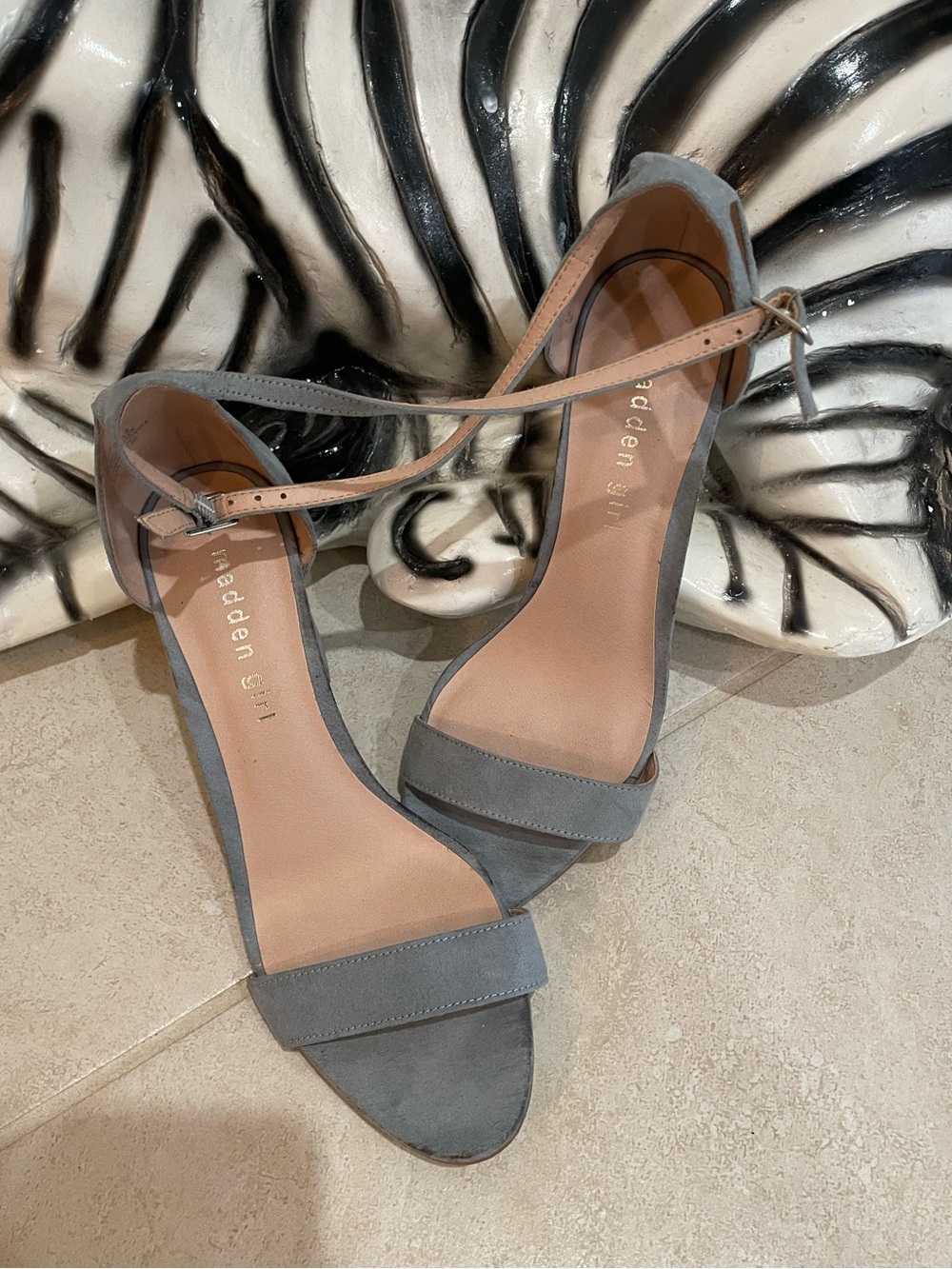 Madden Girl Beella light blue/gray suede ankle strap dress sandals Preowned SZ 8